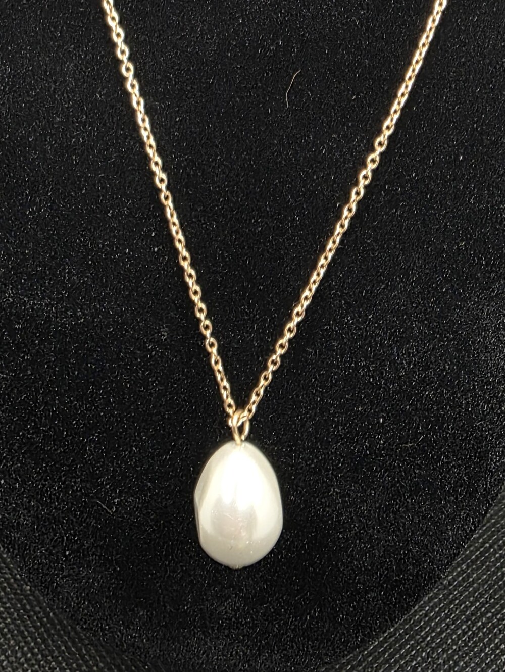 Gap Classic Gold Chain Necklace with White Faux Pearl Pendant 17"